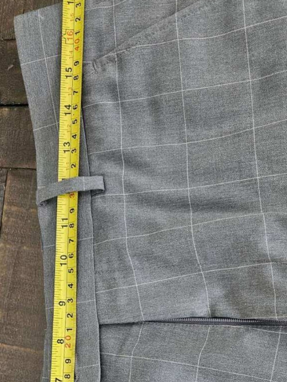 Perry Ellis Gray Two piece Suit. 40 S, 34-30 - Picture 12 of 12